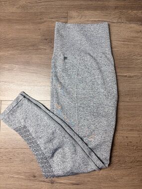 Fabletics Sync Seamless High-Waisted 7/8 Leggings - Heathered Gray Like New L